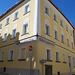 Zur Goldenen Sonne Pasov