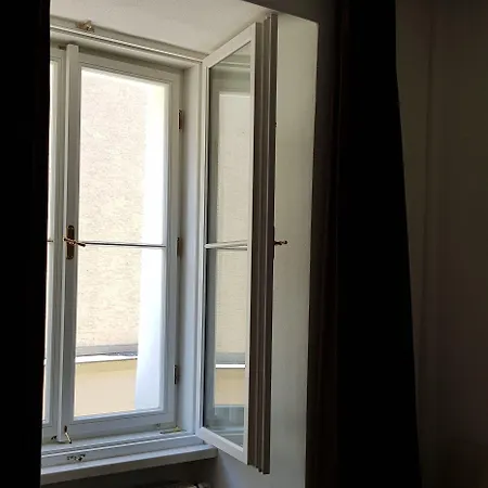 Zur Goldenen Sonne Konukevi Passau